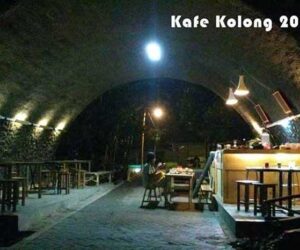 kafe kolong pertama kali