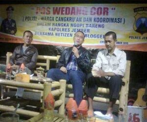 cangkrukan di kafe kolong