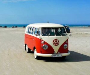volkswagen kombi dengan gaya retro