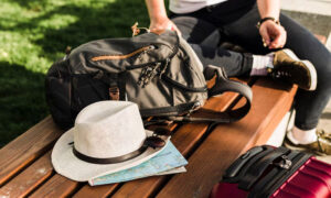 menjaga barang bawaan saat traveling